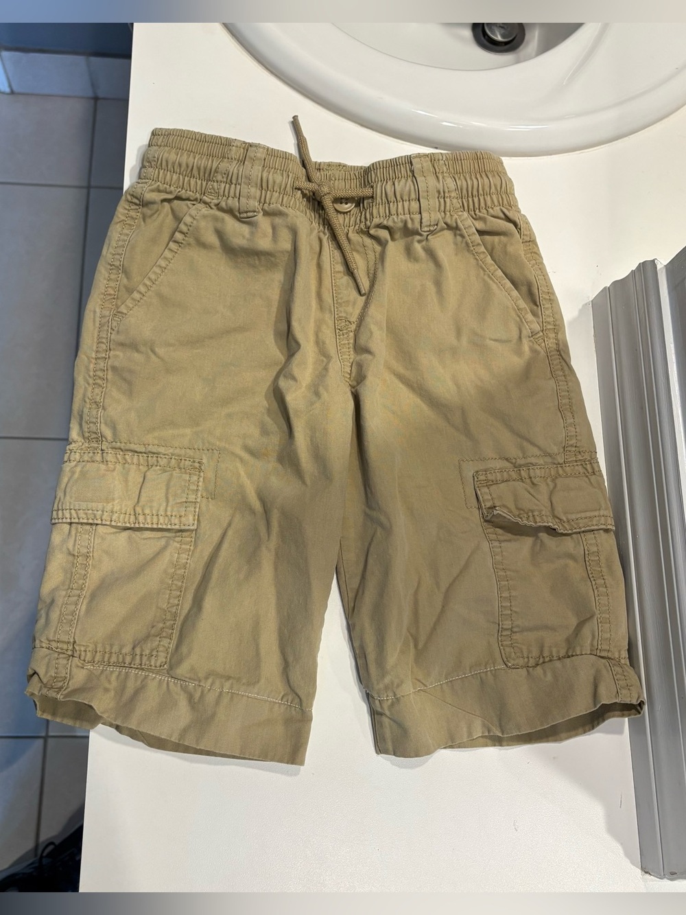 The Children's Place Boys Pull On Cargo Shorts Size 7 Khaki Elastic Drawstring.